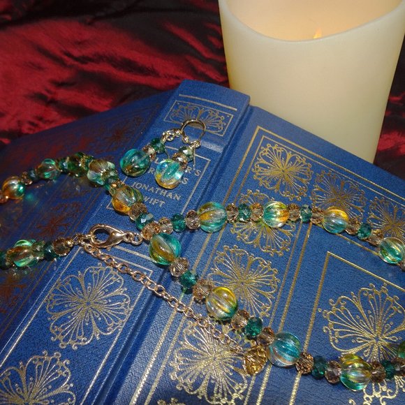 Handcrafted necklace & earring set with graduated Czech melon beads - Picture 6 of 9